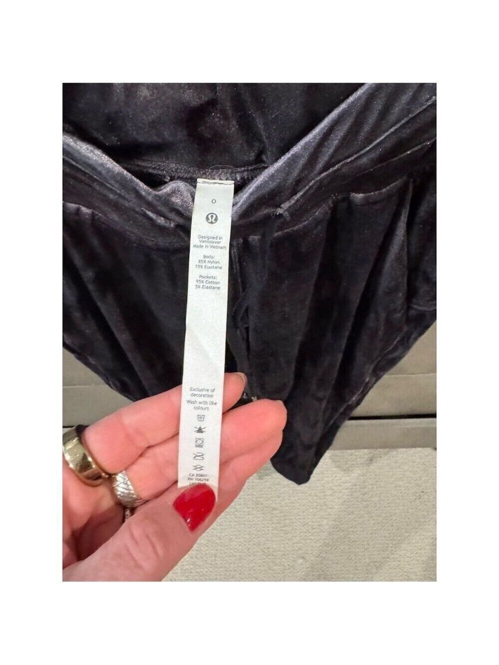 Lululemon Women's Ready to Crush Black Velour Jogger Pants Size 0 Casual - Picture 5 of 5